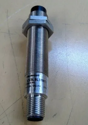Cutler-Hammer E57LBL18AT13EA 18mm Tubular Inductive Prox Ser. A1 5D-1