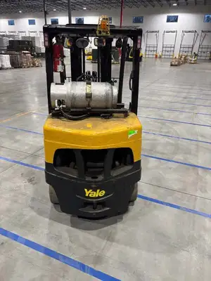 2016 YALE GLC080VXNTSE092 Forklifts | Envoy Equipment LLC (4)