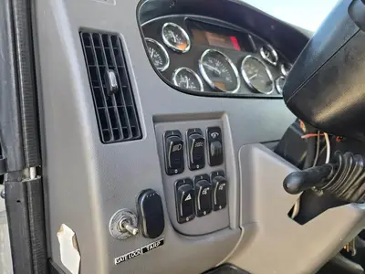 USED 2018 PETERBILT 348