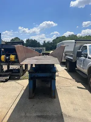 USED 1996 CARRIER SHAKER CONVEYOR/ HH-40180F-
