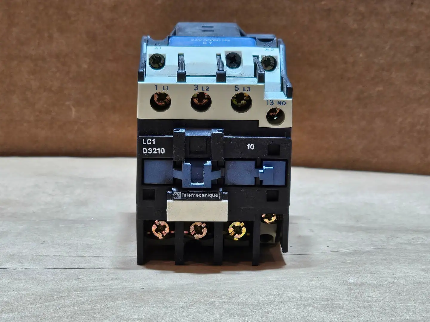 Used TELEMECANIQUE LC1D3210 Switchgears British Columbia CA | Lenmark #1438536