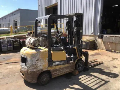 USED 2002 CAT GC30K