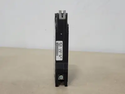 NEW SQUARE D EDB16015
