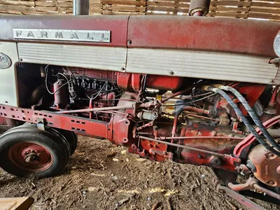 FARMALL 560 Tractor | Iron Listing (15)