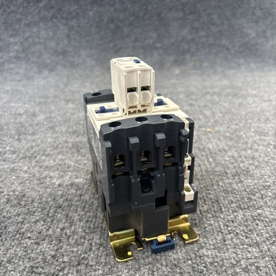 Used Schneider Electric/Telemecanique 0444920 0141 PLC Contactors California US | Davliegogo LLC #1706733