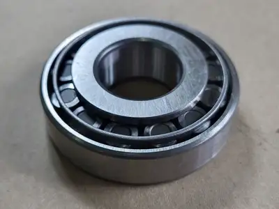 NEW SKF 30305 J2/Q