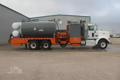 Used 2014 PETERBILT 367 Tanker trucks Texas US | Roll Off Truck World #1491934