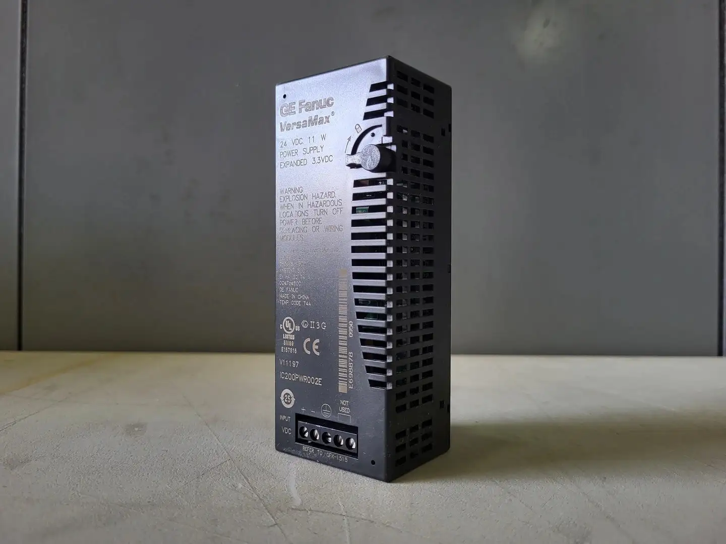 NEW GE-FANUC IC200PWR002E