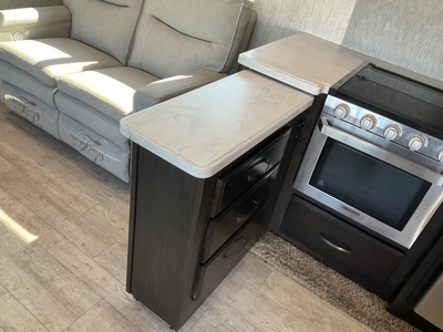 Used 2018 MOMENTUM 395M Campers, Caravans, Motorhomes Michigan US | Miedema Asset Management Group #1334425