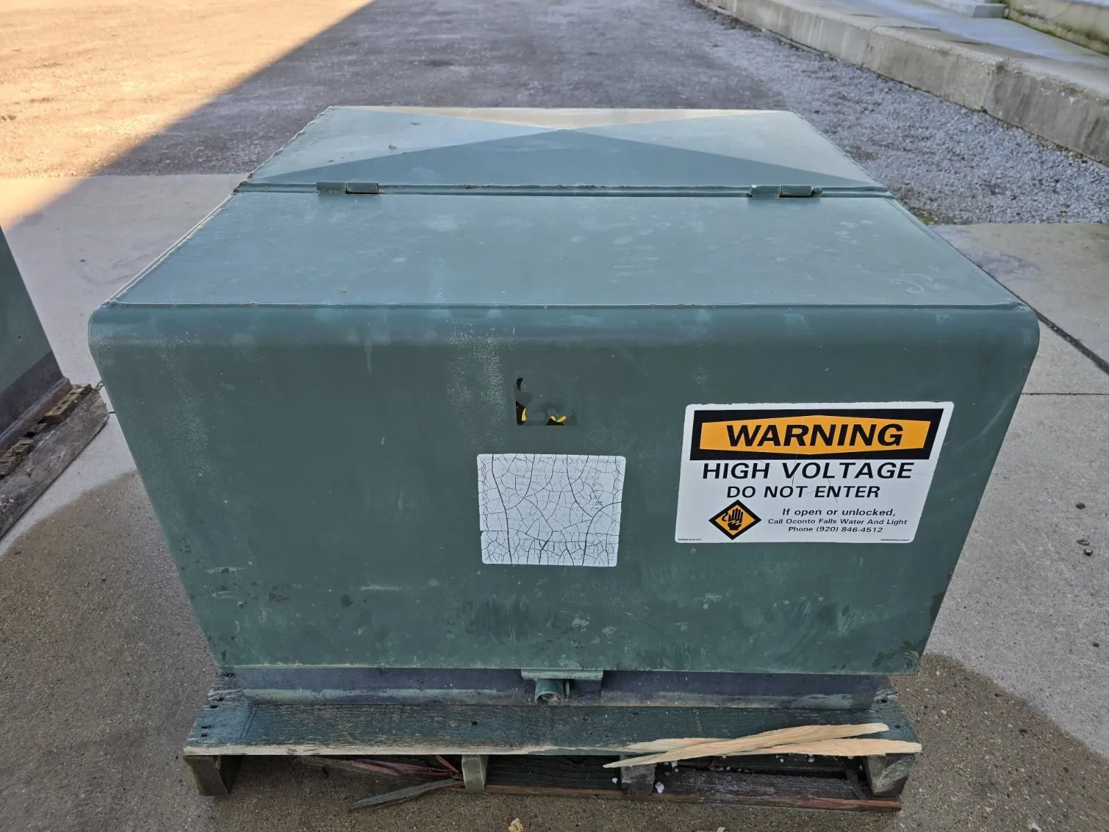 25 KVA Single Phase T&R Pad Mount Transformer 4160 GRDY 2400 to 240 120 IMP 2.0