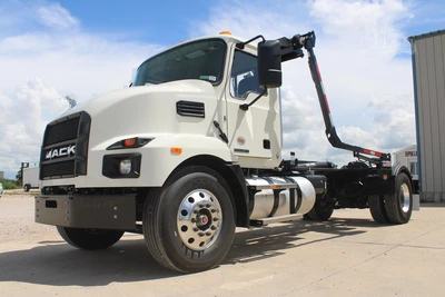New | in-Stock 2025 MACK MD6 Hooklifts & Roll-Offs Texas US | Roll Off Truck World #1491879