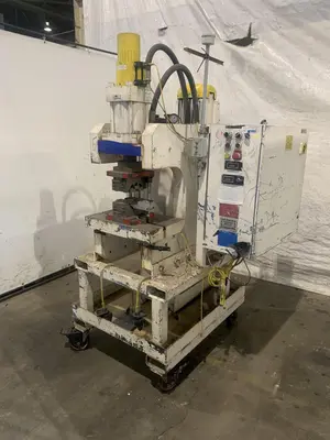 MANCHESTER 7.5 HP VERTICAL CRIMPER W/ DIES. STOCK # 1271723.