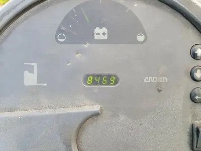 USED 2002 CROWN RR5000