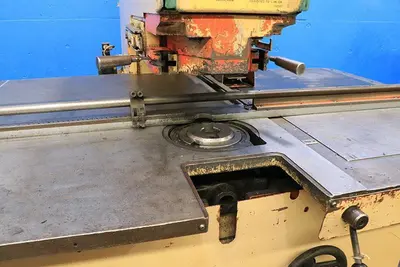 40 TON STRIPPIT HYDRAULIC SINGLE END PUNCH FABRICATOR MODEL 30/40 HD