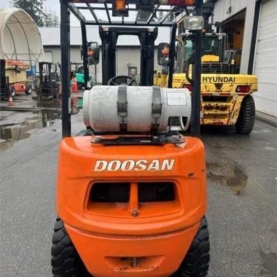 Used 2017 DOOSAN G25E-5 Internal Combustion Forklifts: Pneumatic Tire British Columbia CA | Leavitt Machinery #1561746