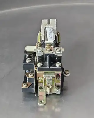 GE 104X106EBG02 CONTACTOR. Loc4D28