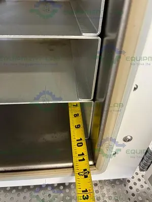 USED VWR 414004-584 VACUUM OVEN 25-200ºC, 120V W/ SHELVES