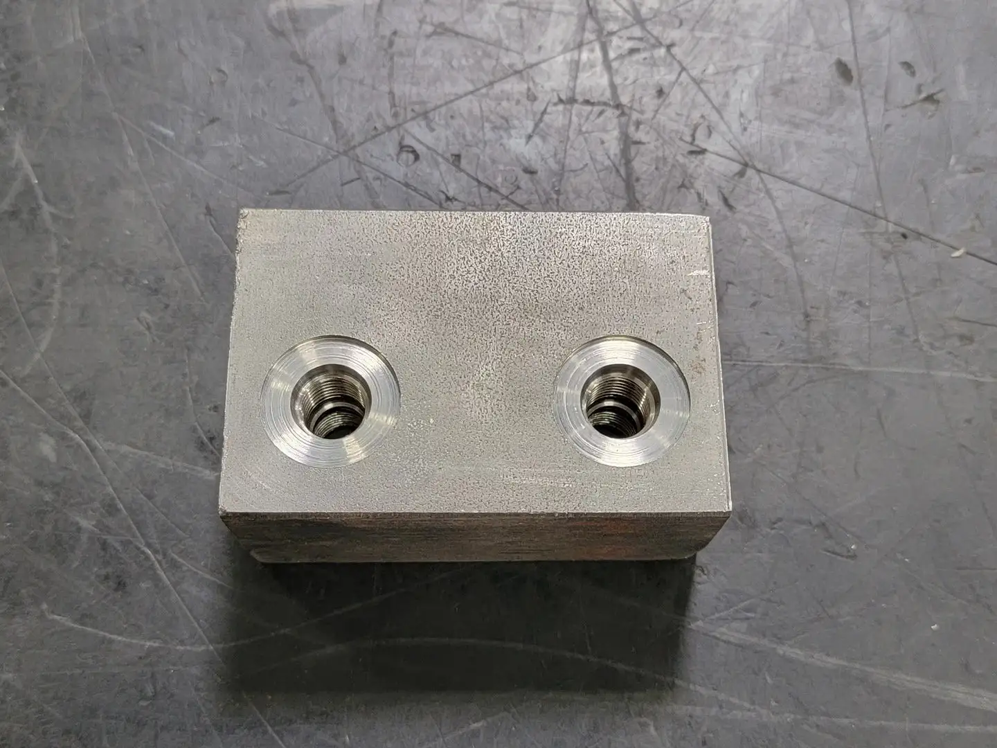 Adapter Block Dual 00- F04OB, 1/4" Female