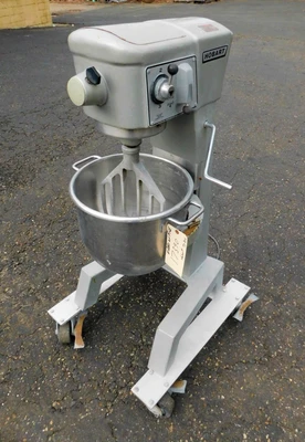 USED HOBART 30 QUART MIXER D-300