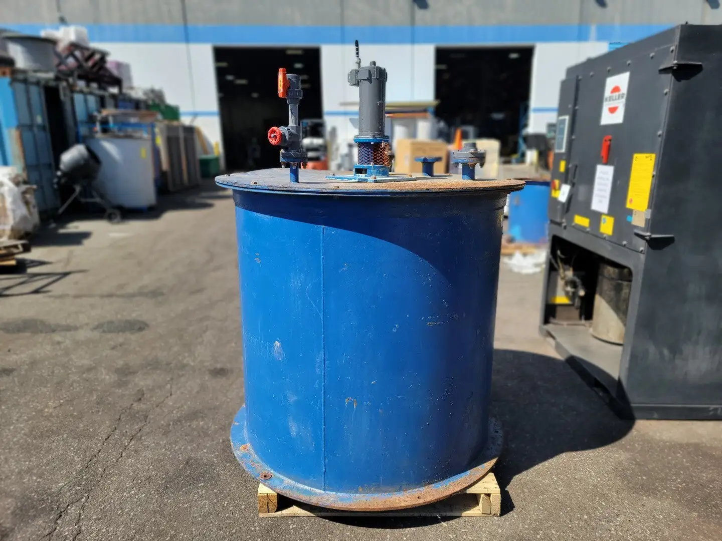 Metal Mixing Tank w/ Fittings