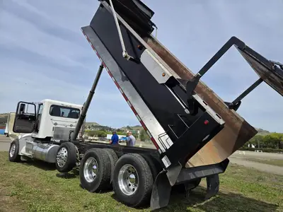USED 2012 PETERBILT 386