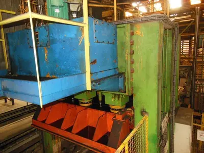USED BECKER PANEL PRESS 650 TON