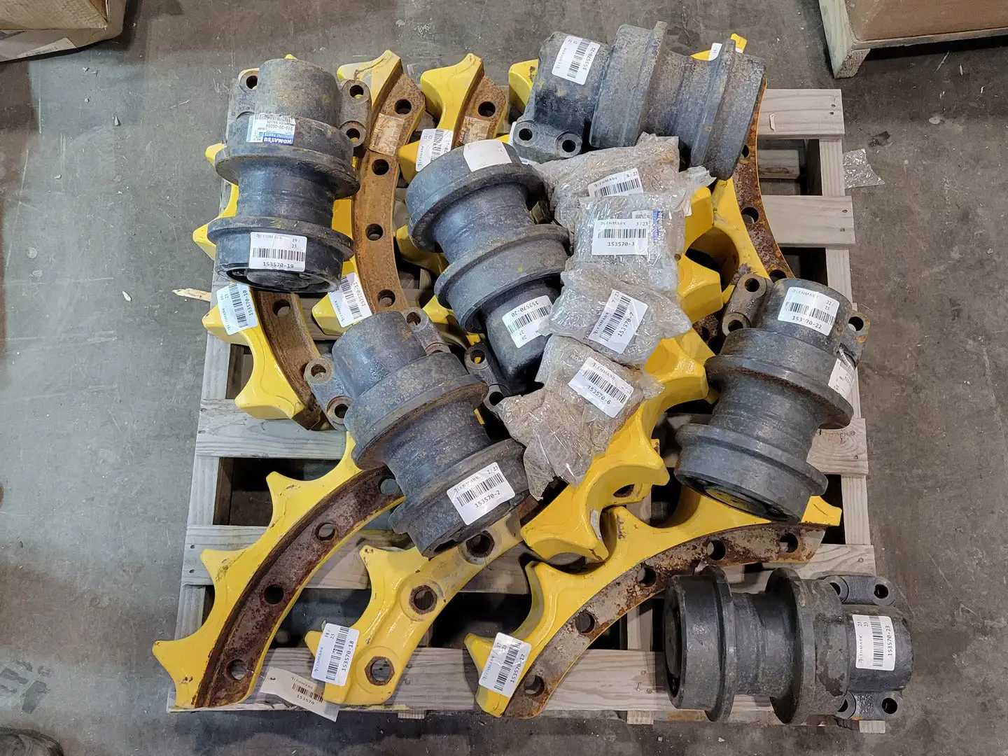 NEW KOMATSU 21M-30-00204