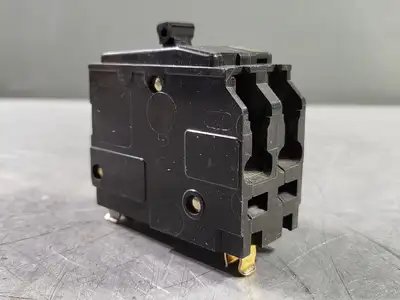 NEW SQUARE D QO215