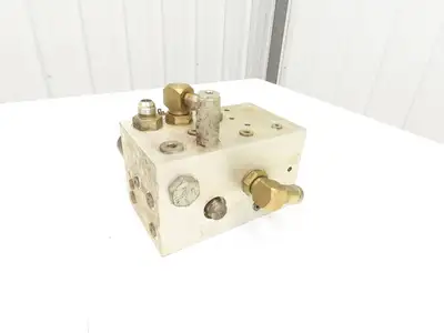 Yale HF000521-3 Stand On Forklift Hydraulic Manifold Block Off ESC030FAN36TE094