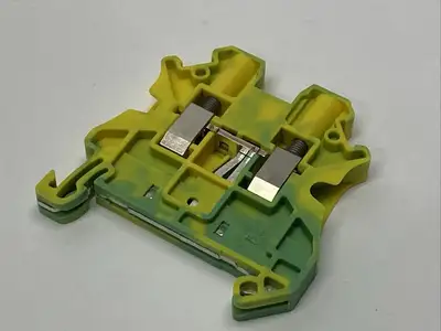 8WH1000-0CG07 | Siemens  Ground Terminal Block Green/Yellow LOT OF 49 - New Other