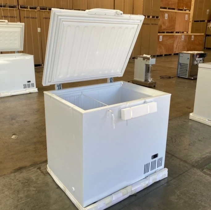 171-0385 36" Solid Top Self Contained Ultra Low Temperature Chest Freezer