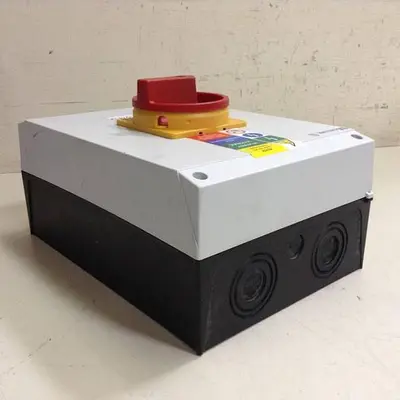 USED MOELLER P3-100
