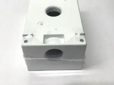 NEW THOMAS & BETTS WHITE OUTLET BOX THREE HOLE 1/2"