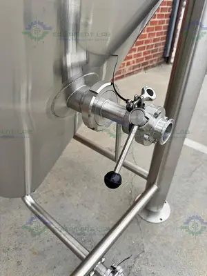 Used BLACKSTONE VENTURES 4700 LITER /30 BBL  STAINLESS STEEL JACKETED FERMENTATION TANK Reactors California US | Equipment Lab #1262710