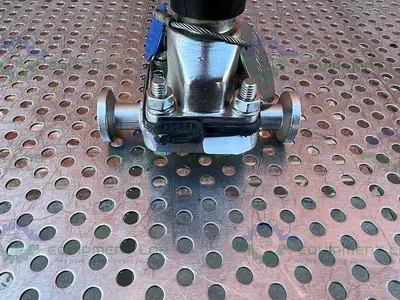 USED SAUNDERS DIAPHRAGM VALVE W/ 1/2" SANITARY FITTING