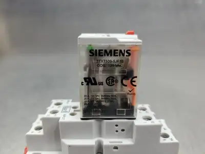 USED Siemens 3TX7109-5JF13 Relay w/3TX7144-4E6 Relay Base
