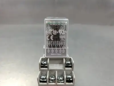 USED ABB CR-M024DC4L 24VDC Interface Relays w/Connector Base