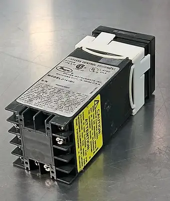 Dwyer D141BH Temperature Controller Loc2D12