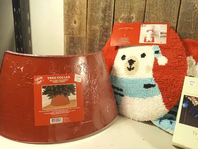Lot of Christmas (tree collar, etc.)