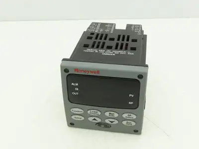 Honeywell DC3200-CE-000R-200-00000-E0-0 UDC3200 Digital Temperature Controller