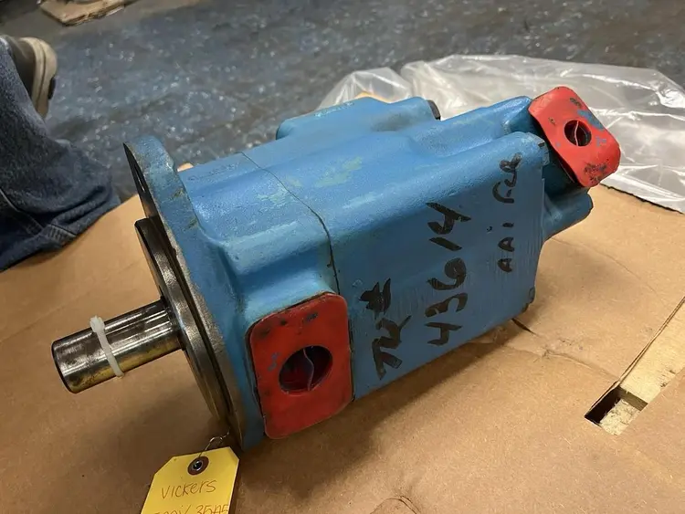 Used VICKERS 3520V-35A5-1A6-20-282-D880 Pumps | Surplus Asset Holdings #1206194