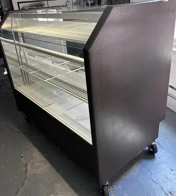 USED COMMERCIAL BAKER DISPLAY CASE 50