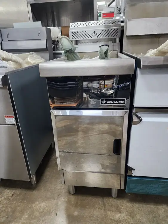 New | in-Stock Venancio New Venancio RFB40G-CB - Prime Restaurant Series Floor Fryer 40lb - Natural Gas/LP on Legs Cookers / Coolers / Fryers Illinois US | Falcon Restaurant Supply #1376698