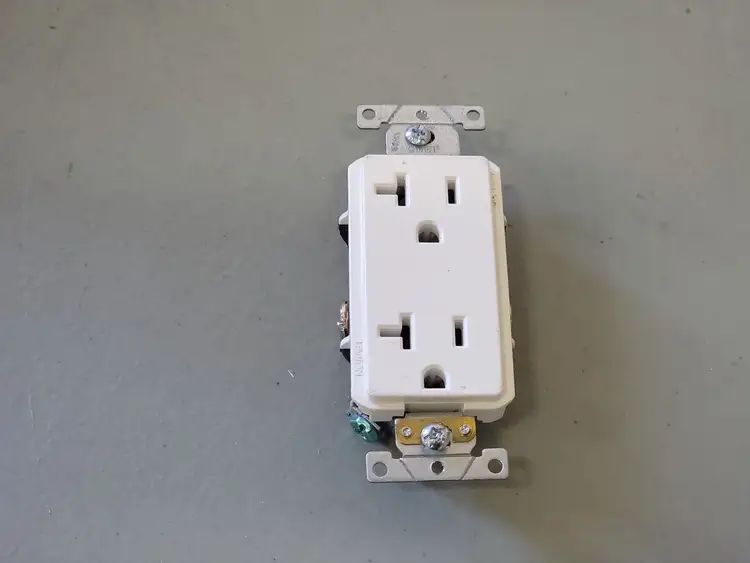 Used LEVITON 16342-W Cable & Wire British Columbia CA | Lenmark #252636