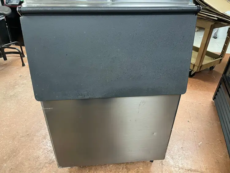 Used Hoshizaki Used 30" Hoshizaki B-500PF 500lb Ice Machine Storage Bin Restaurant Storage Containers Illinois US | Falcon Restaurant Supply #1374996