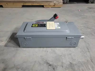 USED SQUARE D CH221N
