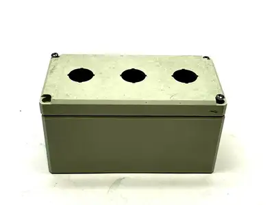 Q3PBPCDM | Hoffman  QLine D Pushbutton Type Enclosure 3PB x 22.5mm MISSING SCREW - Used
