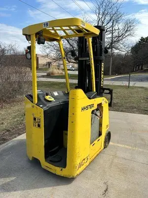 Used 2016 HYSTER E35HSD3 3-Wheel Stand up Electric Counterbalance Forklifts Illinois US | Somerset Equipment Sales #1546261