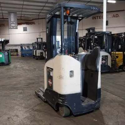 USED 2017 CROWN RR5725-45