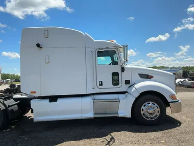 USED 2011 PETERBILT 386